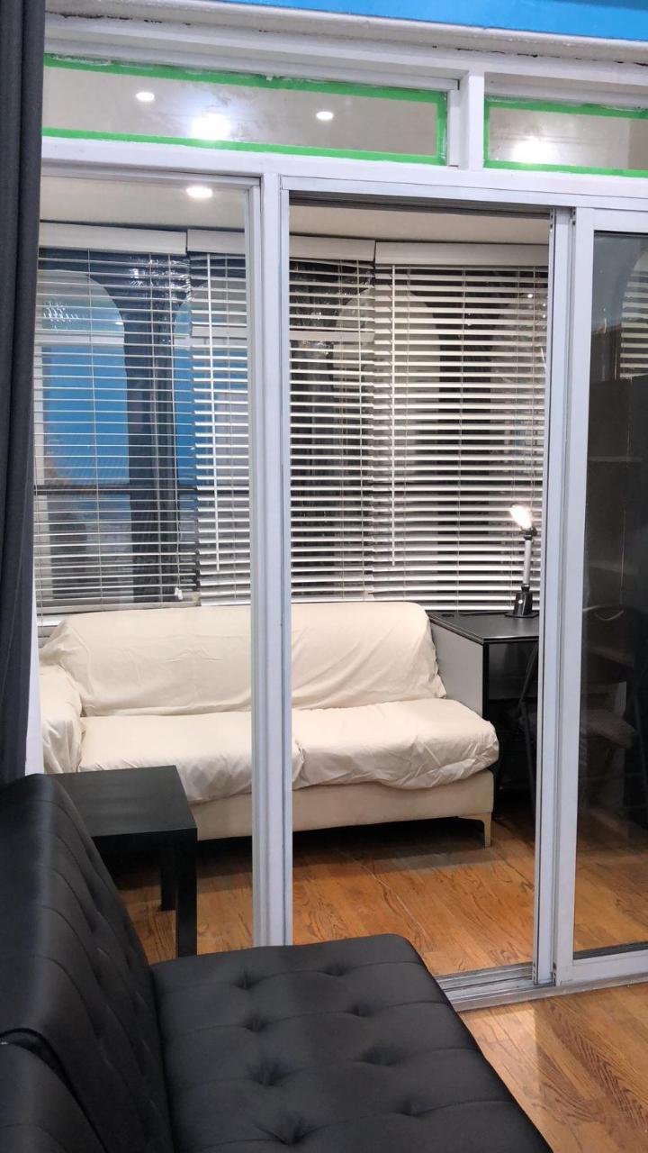 Guest House On The Carlton Street. トロント エクステリア 写真